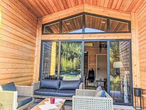 Holiday Home Tiny Haus Glockenalm-Villa Kunterbunt by Interhome