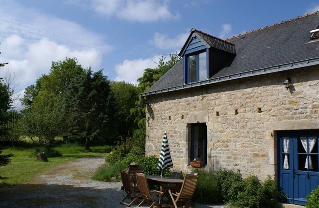 Holiday Home 'Topaze - Gîtes De Kerlividic' with Shared Pool, Shared Garden and Wi-Fi