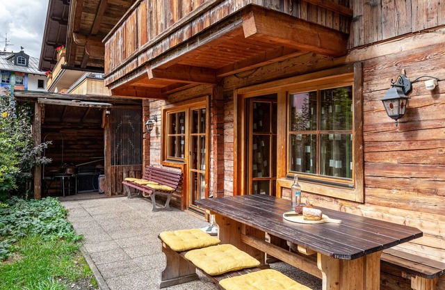 Holiday Home 'Trucks Hütte' with Mountain View, Private Terrace and Wi-Fi