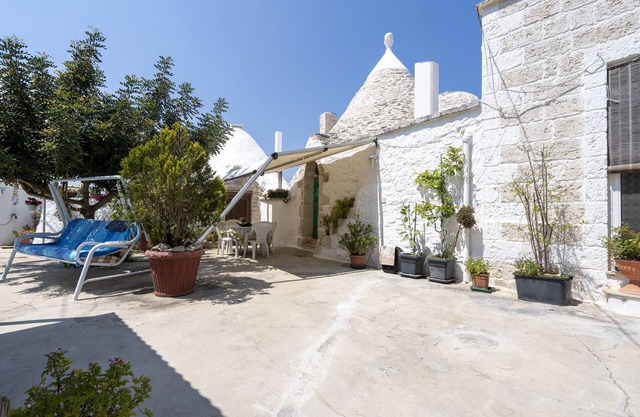 Holiday Home 'Trullo Antica Pietra' with Private Terrace, Private Garden and Air Conditioning