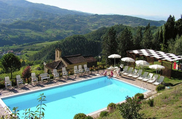 Holiday Home Tuscany with Pool and Vineyard Views
