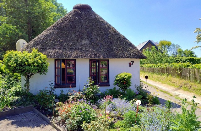 Holiday Home 'Unser Froschhaus' with Private Terrace, Private Garden and Wi-Fi