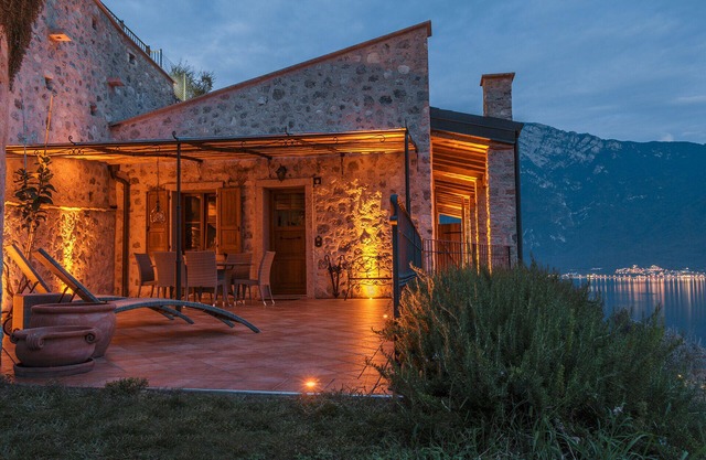 Holiday Home 'Villa Limone' with Lake View, Private Terrace and Wi-Fi