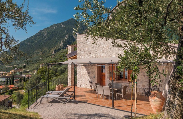 Holiday Home 'Villa Limone B' with Lake View, Private Terrace and Wi-Fi