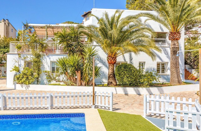 Holiday Home “Villa Bellver” near Palma center with Wi-Fi, Garden & Pool