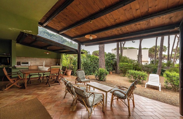 Holiday Home "Villa Federica" with Sea View, Garden, A/C & Wi-Fi
