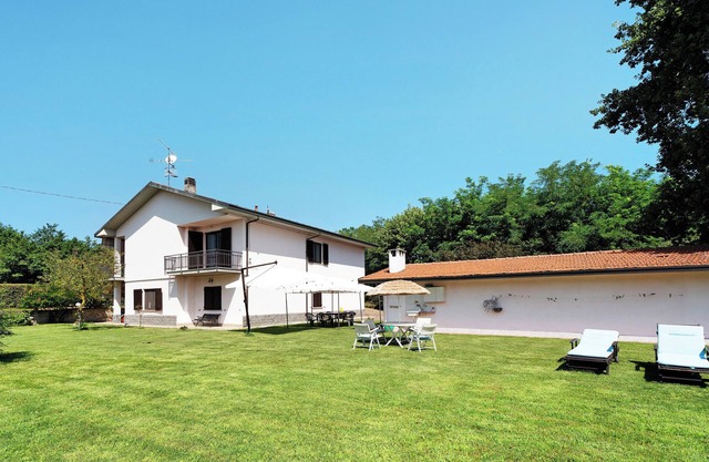 Holiday Home 'Villa Fox' with Shared Garden, Balcony and Wi-Fi
