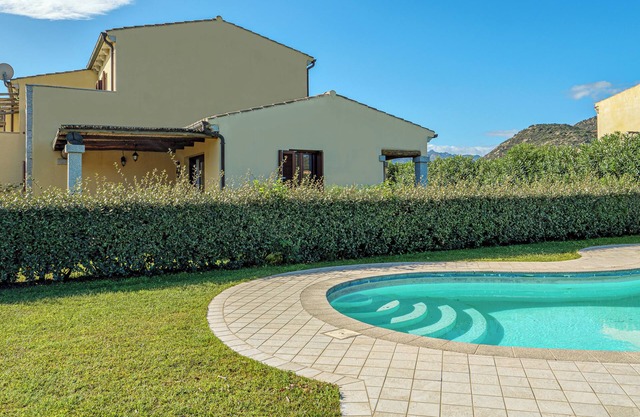 Holiday Home 'Villa Eleonora-iun-p6104' with Shared Pool, Terrace and Air Conditioning