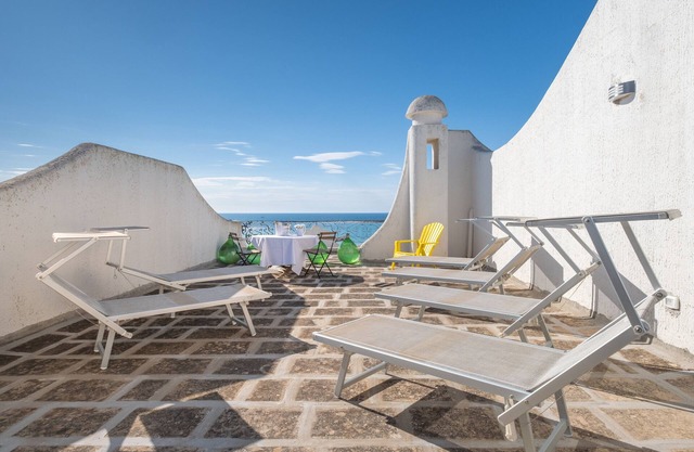 Holiday Home 'Villa Gaudì - Vicens' with Sea View, Wi-Fi and Air Conditioning