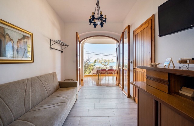 Holiday Home 'Villa Gaudì - Pedrera' with Sea View, Wi-Fi and Air Conditioning