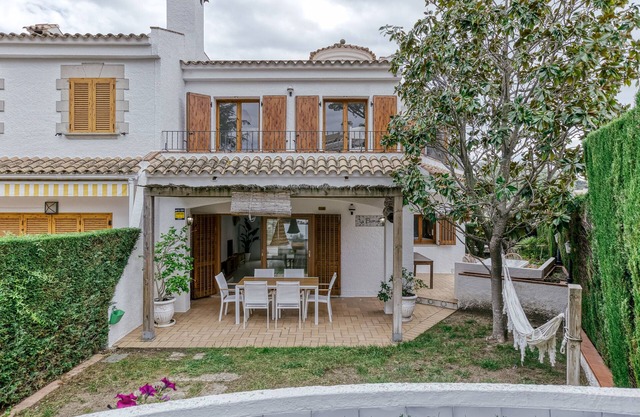 Holiday Home 'Villa La Barrufa' with Shared Pool, Private Terrace and Wi-Fi