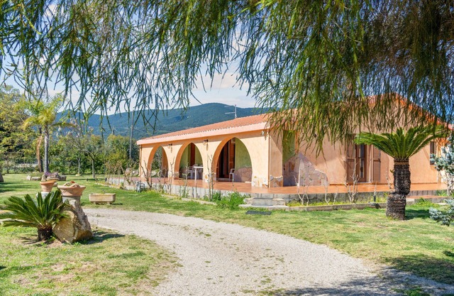 Holiday Home 'Villa La Palma' with Mountain View, Wi-Fi and Air Conditioning