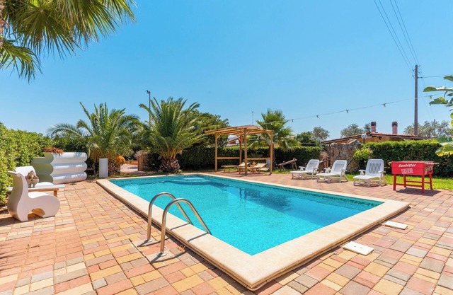 Holiday Home 'Villa Relax' with Shared Pool & Wi-Fi