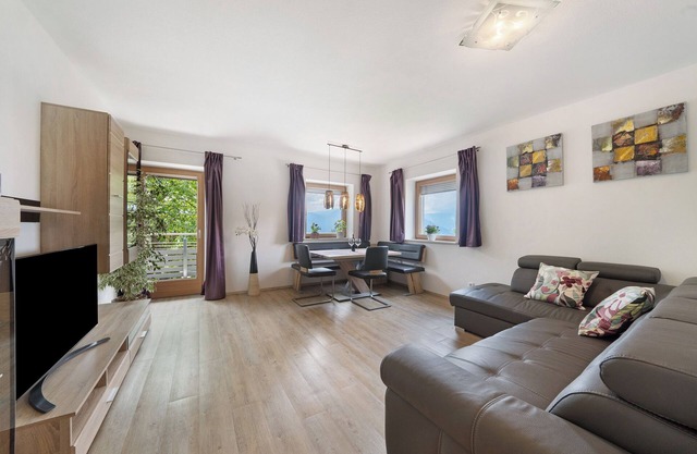 Holiday Home 'Villa Reny' with Mountain View, Private Terrace and Wi-Fi