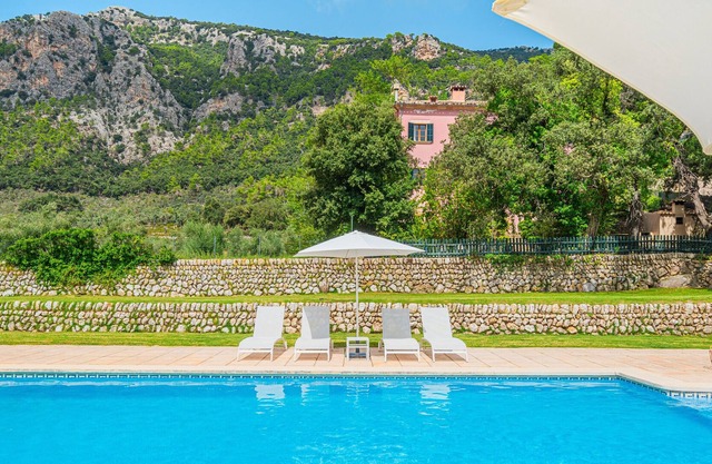 Holiday Home 'Villa Son Perot' with Mountain View, Private Pool and Wi-Fi