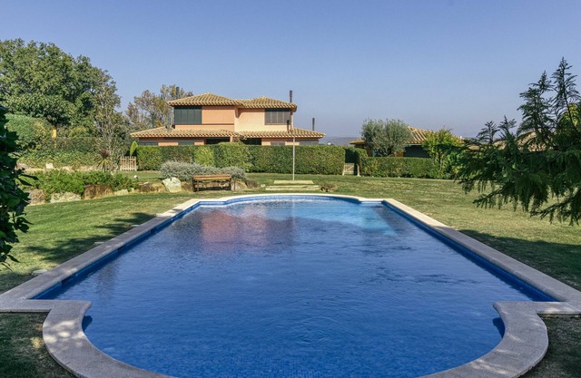 Holiday Home 'Villa Valerie' with Mountain View, Shared Pool and Wi-Fi