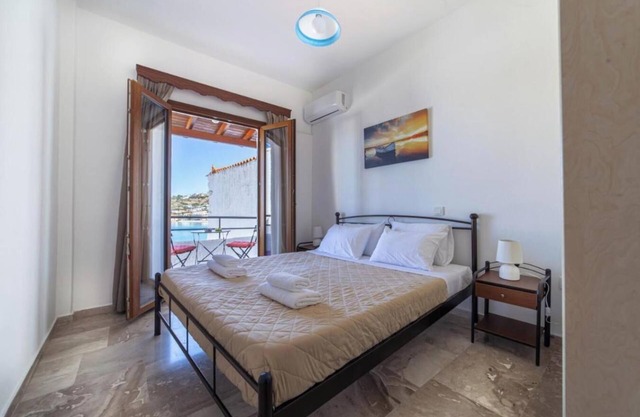 Holiday Home 'Villa Virginia' with Balcony, Wi-Fi and Air Conditioning