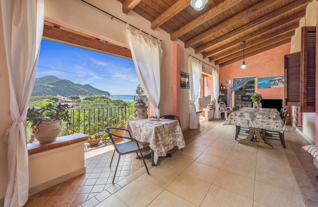 Holiday Home 'Villetta Degli Oleandri' with Sea View, Private Terrace and Air Conditioning