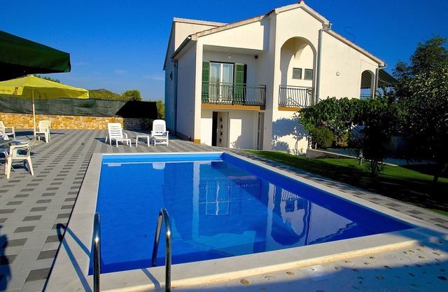Holiday Home Vinac - Three Bedroom Holiday home with Pool