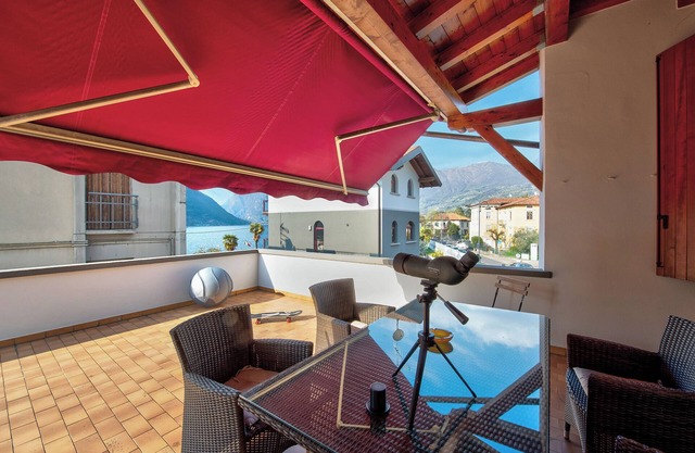 Holiday Home 'Wakesurfhouse 2' with Lake View, Private Terrace and Wi-Fi