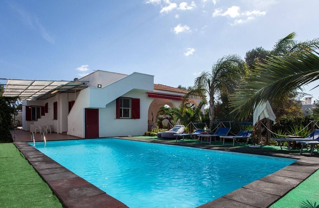 Holiday home with private pool, Near beach, 3 bedrooms, m511