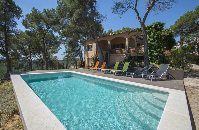 Holiday Home with beautiful sea and mountain view for 8-9 persons. Private Pool