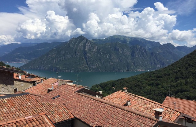 Holiday home with lovely views of Lake Iseo for 6 people