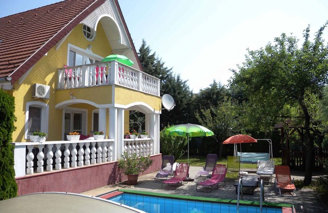 Holiday home with pool, air conditioning, washing machine and panoramic views
