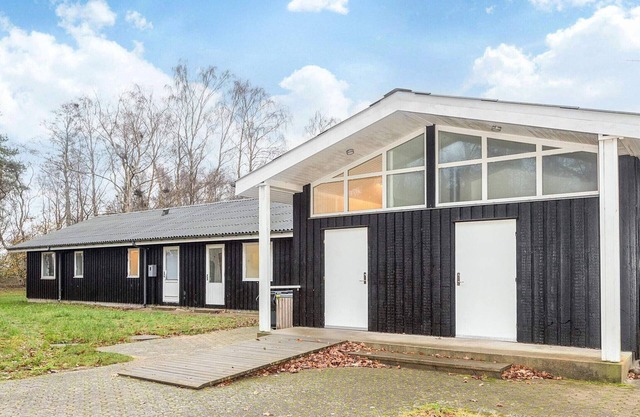 Holiday home with shared bathroom, kitchen