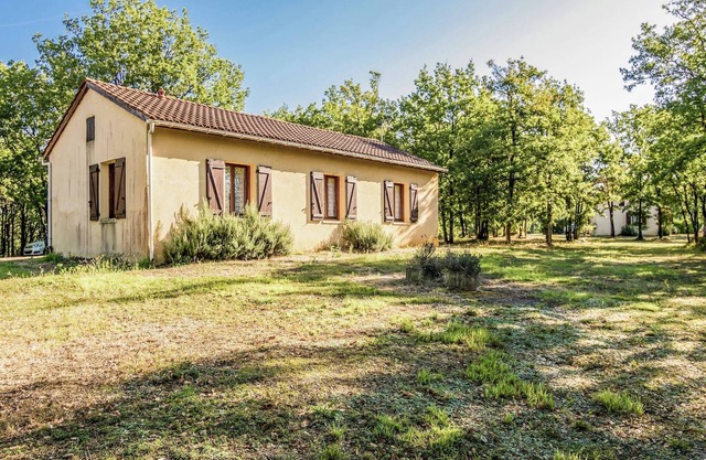 Holiday home with swimming pool