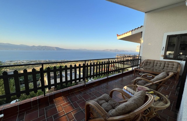 Holiday Home With Unique Views And Private Garden