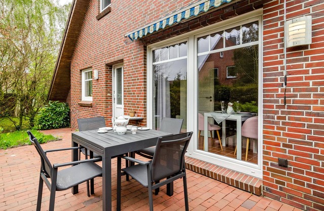 Holiday Home 'Zeit Und Meer Hooksiel' with Private Terrace, Private Garden and Wi-Fi