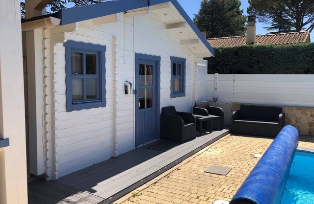 Holiday house Camaret sur Aigues for 1 - 4 persons with 2 bedrooms - Holiday house