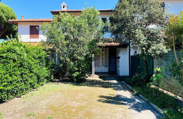 Holiday house Lido delle Nazioni for 1 - 8 persons with 3 bedrooms - Row house