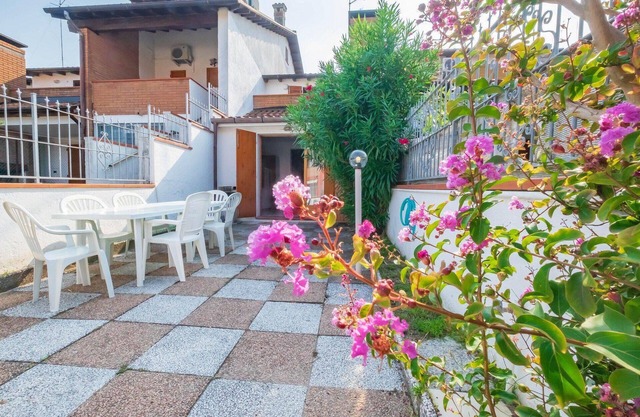 Holiday house Lido delle Nazioni for 1 - 8 persons with 3 bedrooms - Row house