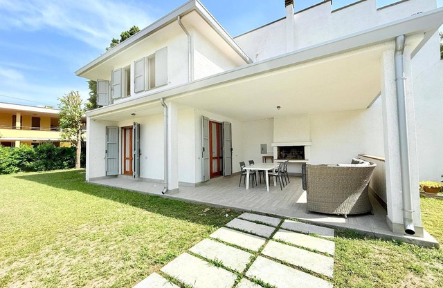 Holiday house Lido delle Nazioni for 1 - 6 persons with 2 bedrooms - Row house
