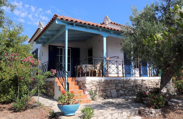 Holiday house amid olive groves, sea view, wifi | Messenia, Peloponnese