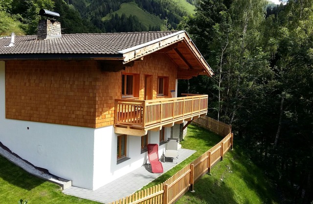 Holiday house at 1,200m, quiet sunny location, wonderful view, nature