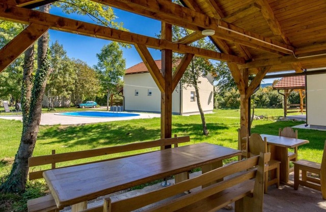 Holiday house Blue house - shared pool: - Plaski, Continental Croati, Croatia