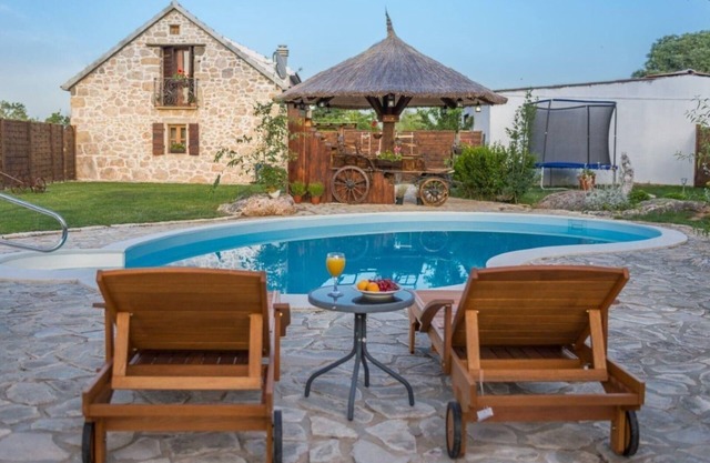 Holiday house Bogatic for 1 - 9 persons with 5 bedrooms - Holiday house