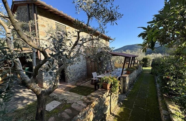 Holiday house Buti for 1 - 8 persons with 4 bedrooms - Holiday home
