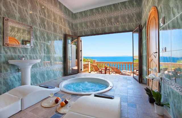 Holiday house Cala Vinyes for 1 - 10 persons with 5 bedrooms - Holiday home