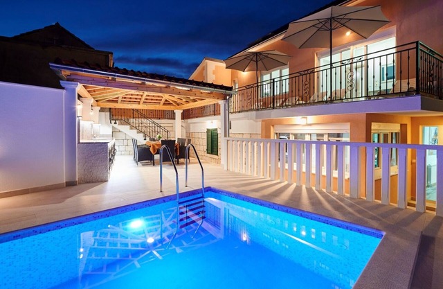 Holiday house Cavela with private pool 3 km from the beach