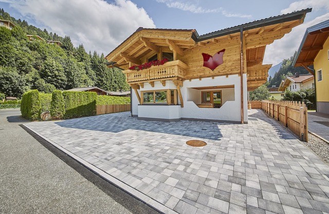 Holiday house/chalet with sauna, hot pot and home cinema - whole house
