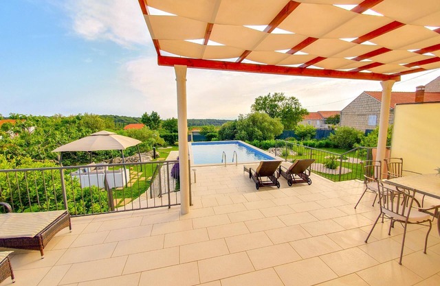 Holiday house Cilipi for 1 - 6 persons with 3 bedrooms - Twin house