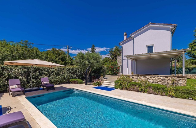 Holiday house CIRIK with heated swimming pool