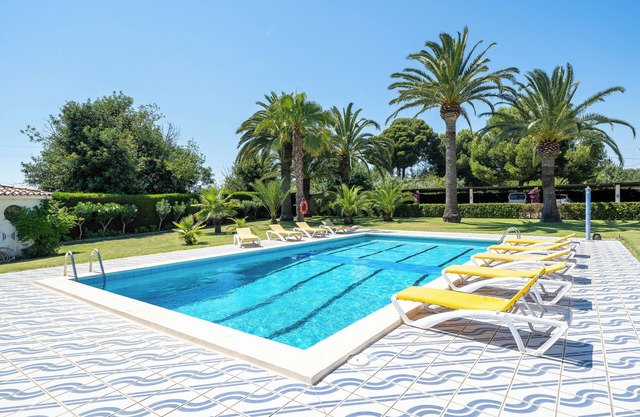 Holiday House Complex Colibri with Shared Pool
