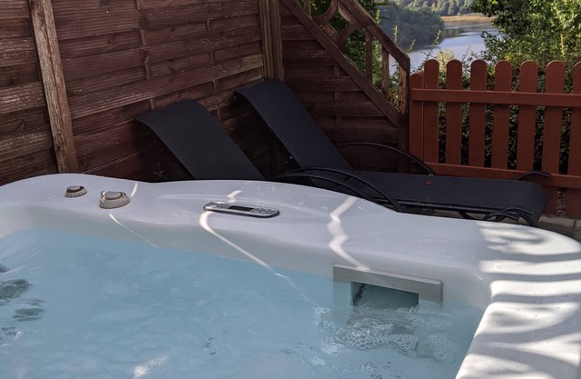 Holiday house with lake view, terrace, fireplace, sauna, outdoor whirlpool, quiet location
