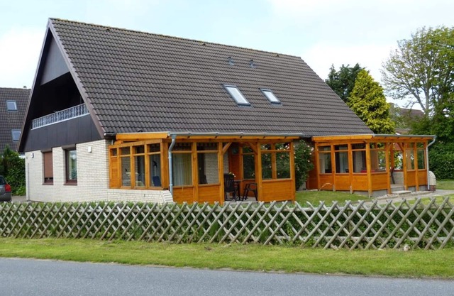 Holiday house with large garden, terrace, near the beach, pets welcome