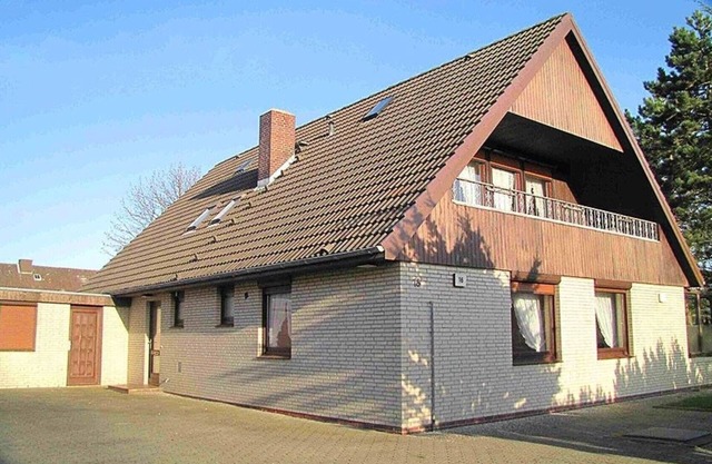 Holiday house with large garden, covered terrace, near the beach,
